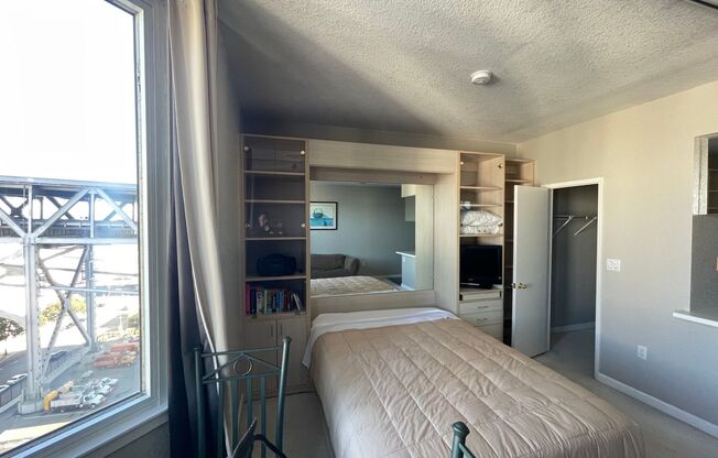 San Francisco furnished, High-floor studio with underground parking garage. Great for Corporate Rental or relocation.