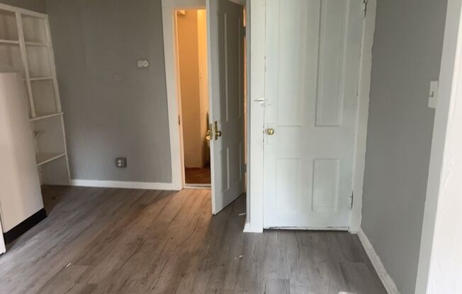 1 bed, 1 bath, 580 sqft, $975, Unit Unit 4