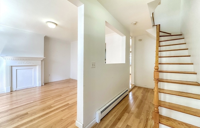 244 EVERETT ST