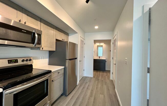 Studio, 1 bath, 450 sqft, $1,330, Unit 503