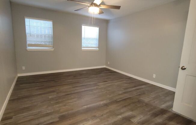 2 beds, 2 baths, 925 sqft, $1,300, Unit 122