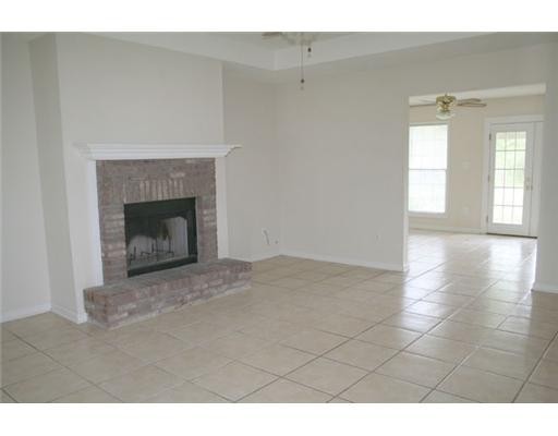 3 beds, 2 baths, $1,600