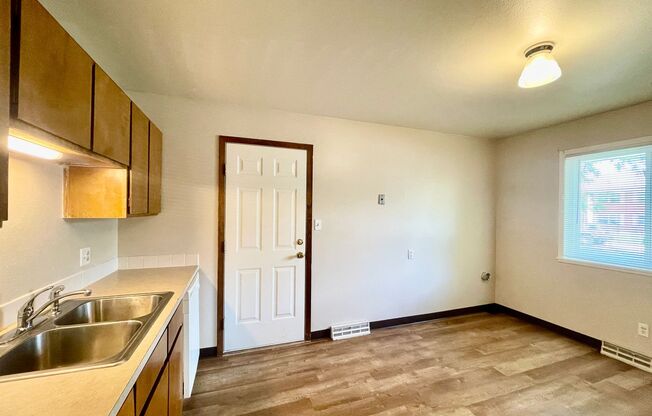 2 beds, 1 bath, $1,395