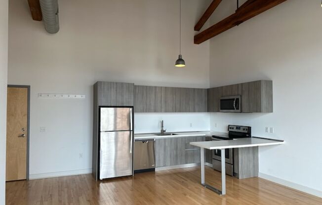 1 bed, 1 bath, 650 sqft, $1,900, Unit 409