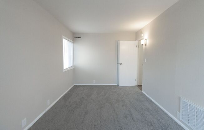 2 beds, 1 bath, 784 sqft, $1,100, Unit 1802 3E