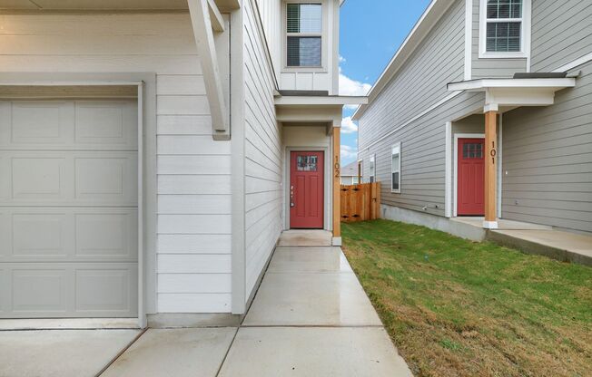 ***MOVE-IN SPECIAL: TWO WEEKS FREE***Beautifully Designed Townhome with Upscale Finishes