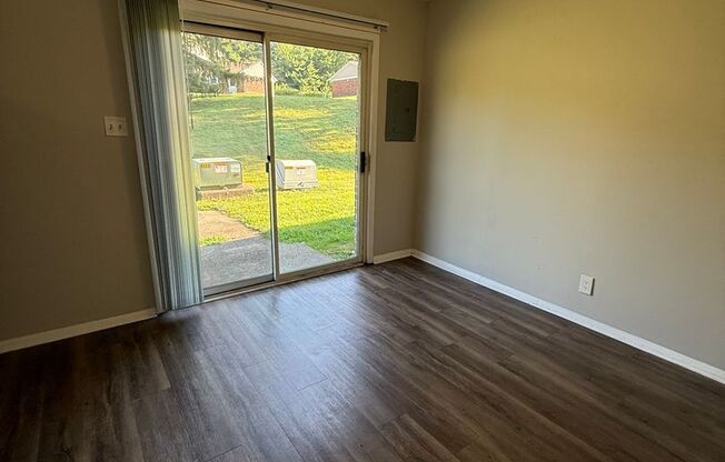 3 beds, 1.5 baths, $1,280, Unit LD4807