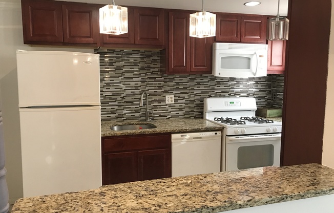 Charming 3bd/1ba Townhome in Johnston Square!
