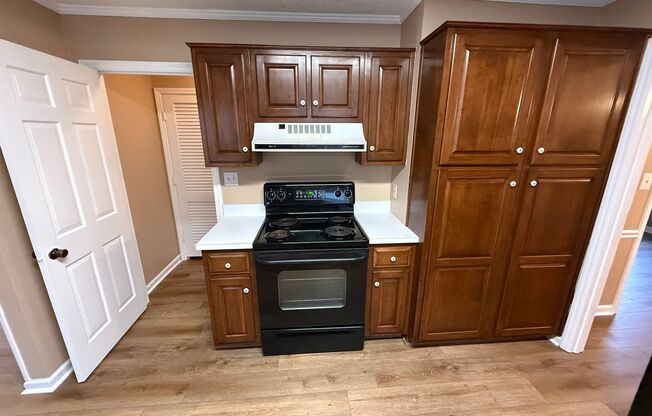 4 beds, 2.5 baths, $2,200, Unit 119 Rolling Oaks Dr