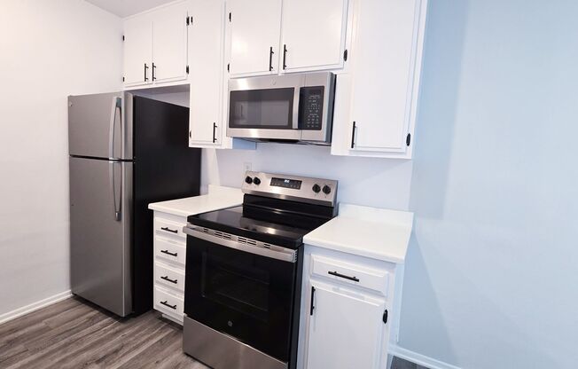 1 bed, 1 bath, 695 sqft, $1,498, Unit 400