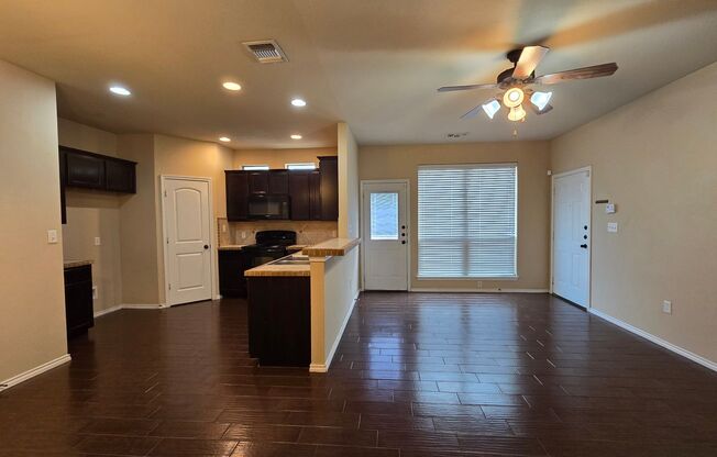 2 Weeks Free Rent / 3/2.5/2 / Laundry Inside / Fenced in Yard / CISD