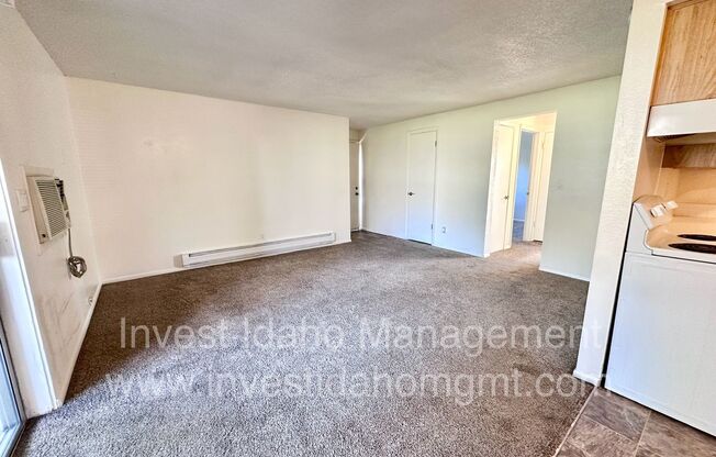 2 beds, 1 bath, 800 sqft, $1,195, Unit C