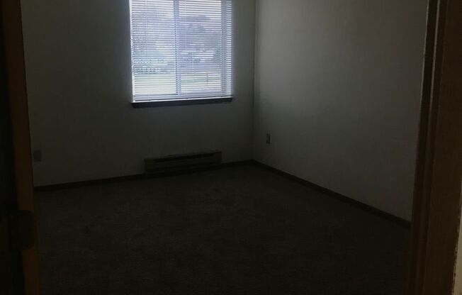 3 beds, 1 bath, 1,040 sqft, $1,695, Unit 3172-304