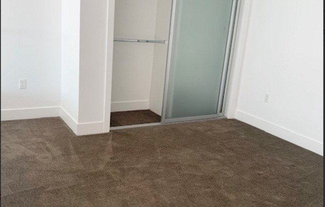 1 bed, 1.5 baths, 890 sqft, $3,450, Unit 1616 - 203