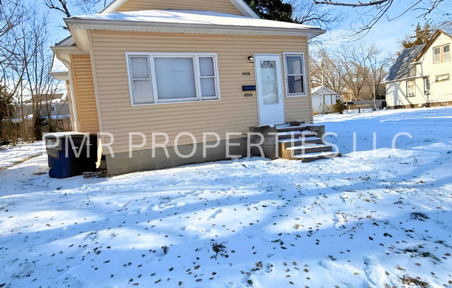 2 Bedrooms/1 Bathroom House