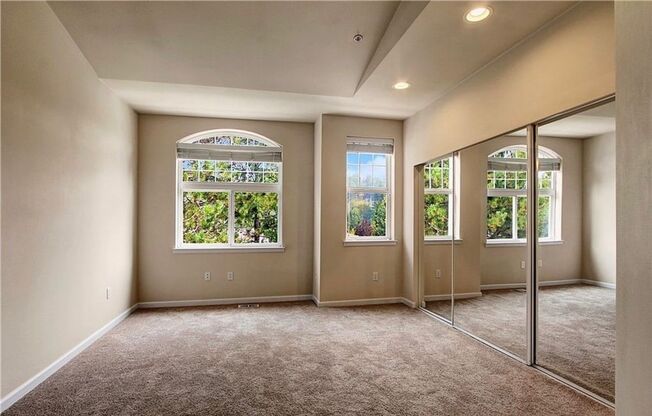 Bellevue Townhouse!!!