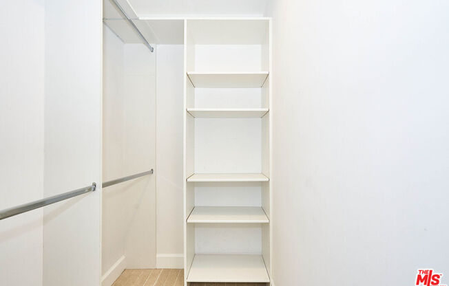 1 bed, 2 baths, 1,000 sqft, $6,195, Unit 31E