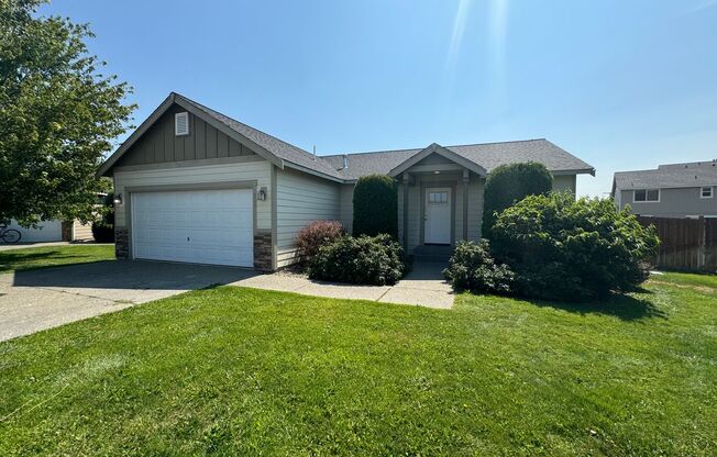 Charming 4-Bedroom Home with Large Fenced Yard and Modern Updates in Ellensburg