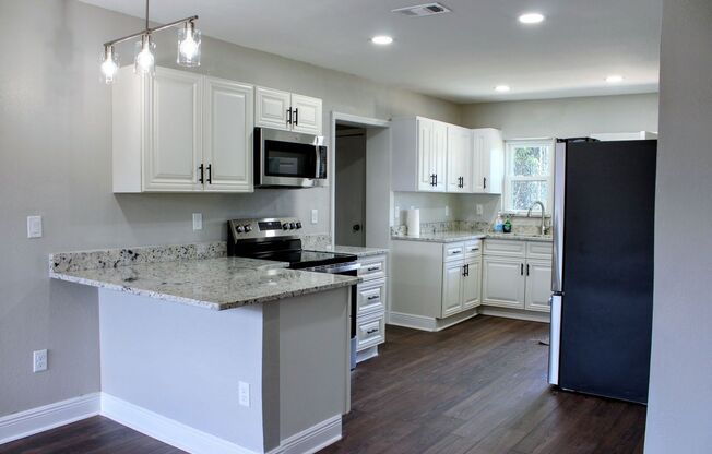 Stylish 3-Bedroom Bungalow Near Downtown Tampa - AVAILABLE ON JULY 5TH