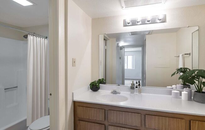 1 bed, 1 bath, 618 sqft, $949, Unit 214