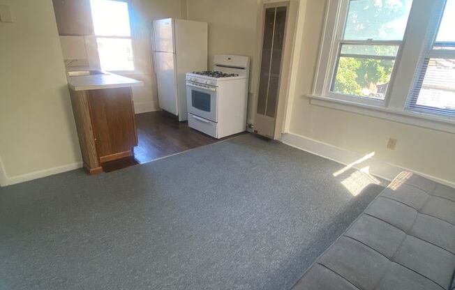 1 bed, 1 bath, $650, Unit 4E - 1