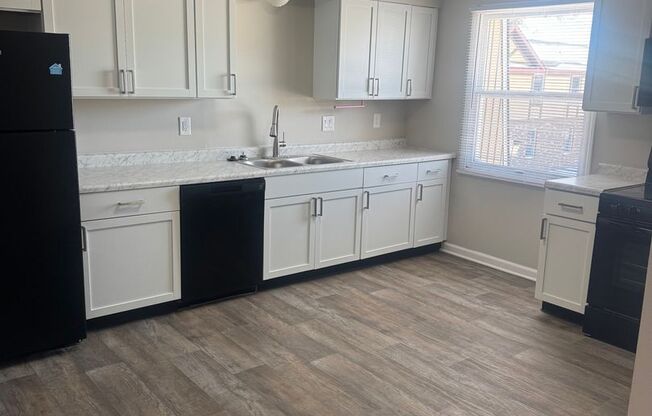 2 beds, 1 bath, $950, Unit 43