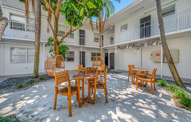 Satoshi Hideout- Simple living in Downtown St Pete