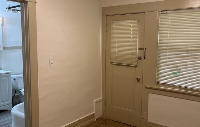 2 beds, 1 bath, 700 sqft, $2,195, Unit 3956