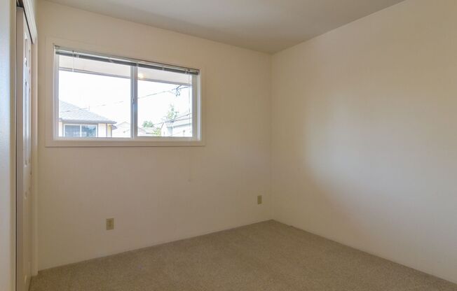 2 beds, 1 bath, $1,550, Unit 10