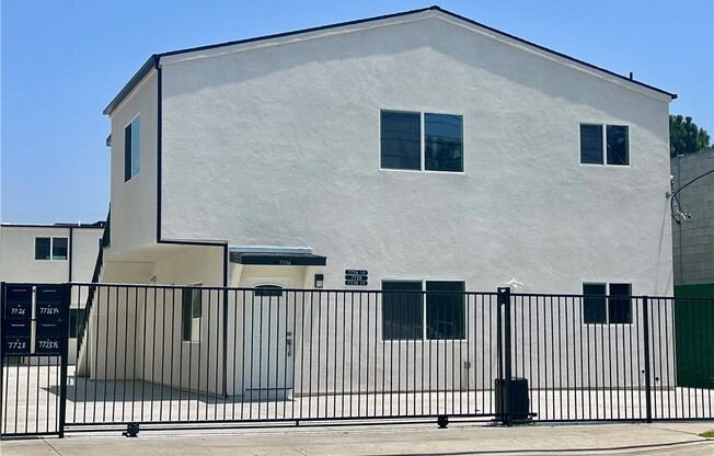 7726 1/2 LAUREL CYN BLVD