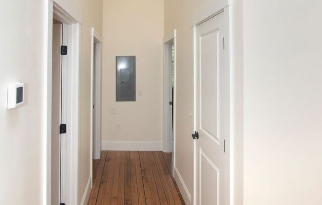 2 beds, 1 bath, $2,595, Unit 440 Central Ave - 203