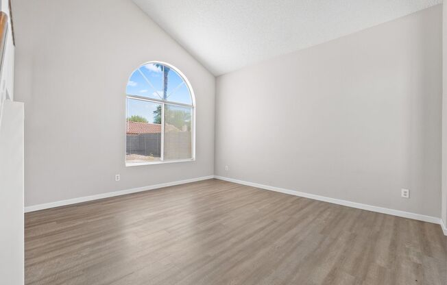 Silverado Ranch, Upgraded 3 Bedroom Home!
