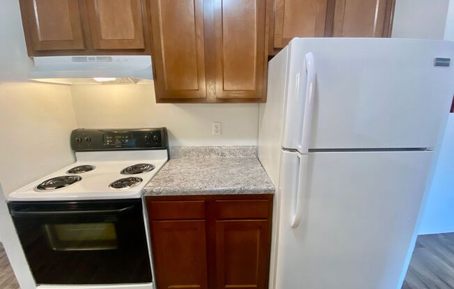 2 beds, 1 bath, 950 sqft, $1,295, Unit #100