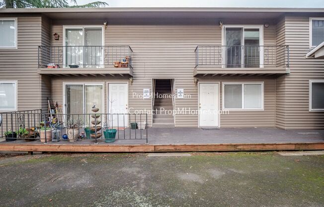 3 beds, 1.5 baths, $2,199, Unit 7640 SW 34th Avenue - Unit 7