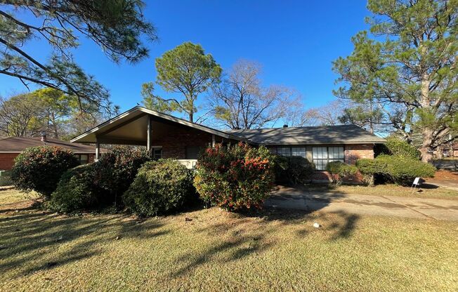 ** 3 Bed 2 Bath Located in Virginia Estates ** Call 334-366-9198 to schedule a self tour