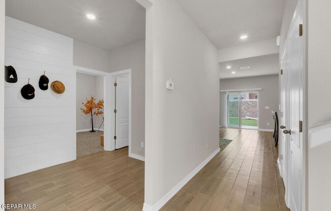 East El Paso 4 bed Refrig A/C