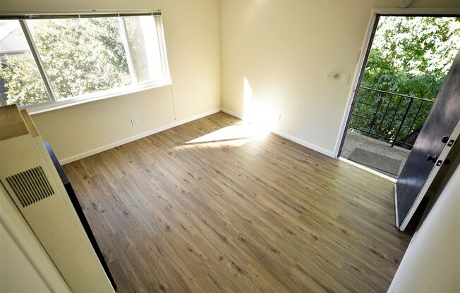 1p638 - 3901 Ruby St.