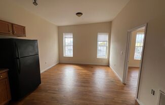 1 bed, 1 bath, $1,095, Unit Apt. B