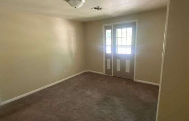 3 beds, 1 bath, 1,100 sqft, $1,450