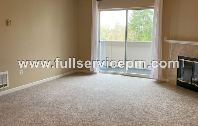 Great Find!!Spacious, condo w/ master