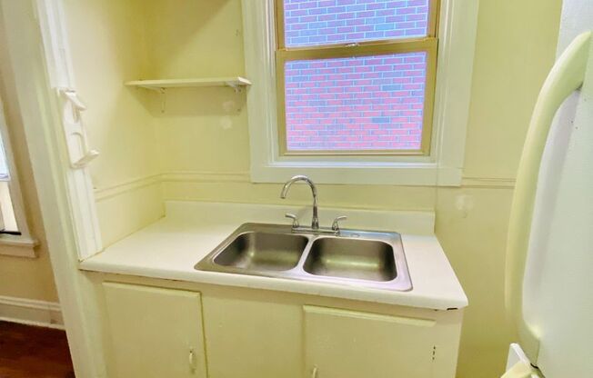 1 bed, 1 bath, $1,195, Unit Apt. 10