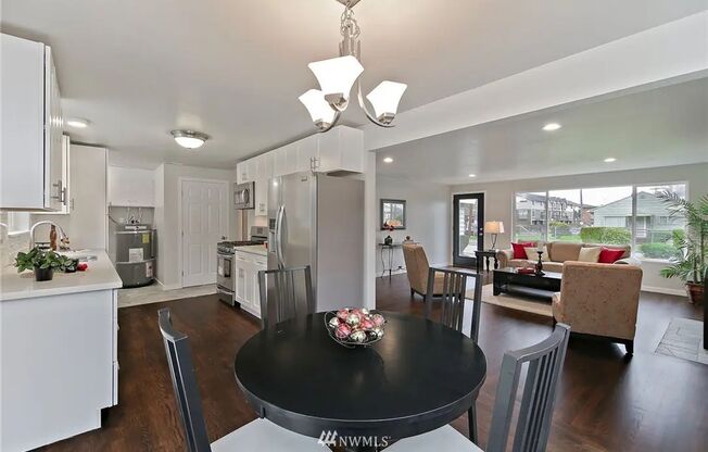 South Beacon Hill - Updated 3 Bedroom / 2 Bath Duplex for rent **Wi-fi Included!**