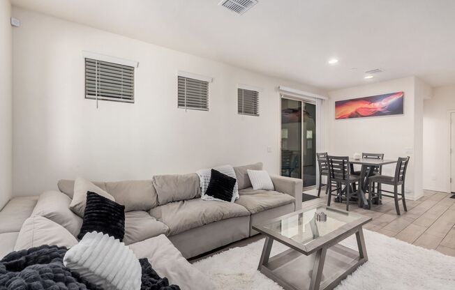 Stylish 3 Bed • 2.5 Bath Home in Cypress Ridge – Phoenix, AZ