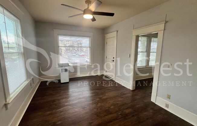 1 bed, 1 bath, 900 sqft, $1,100, Unit 202