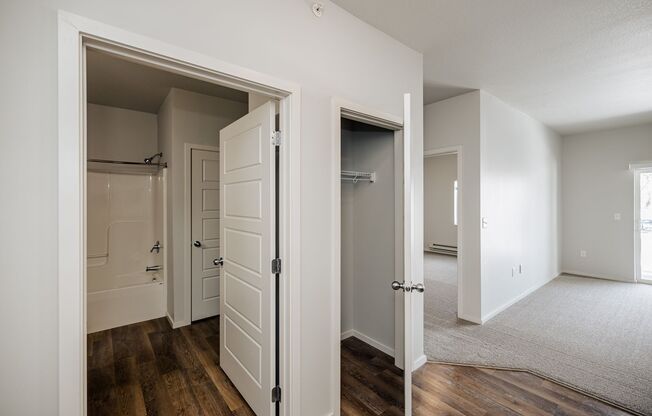 2 beds, 2 baths, 1,008 sqft, $1,715, Unit 315