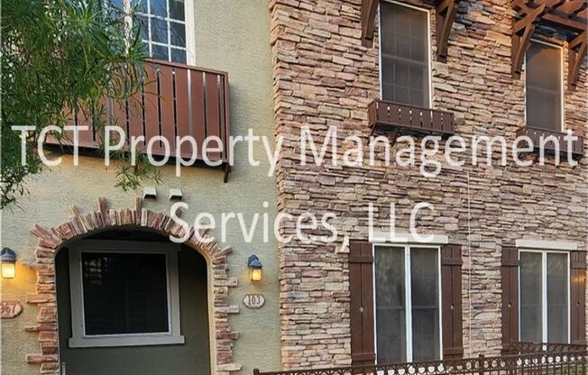 Beautiful 3 Bedroom Townhome Gated Gilbert Community!
