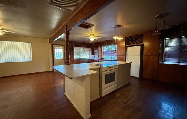 Spacious 5-Bedroom, 3-Bath Home in North Phoenix – Easy Qualify!