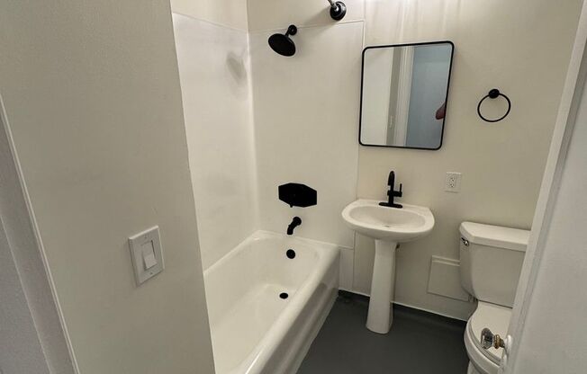 2 beds, 1 bath, 685 sqft, $1,920, Unit 424