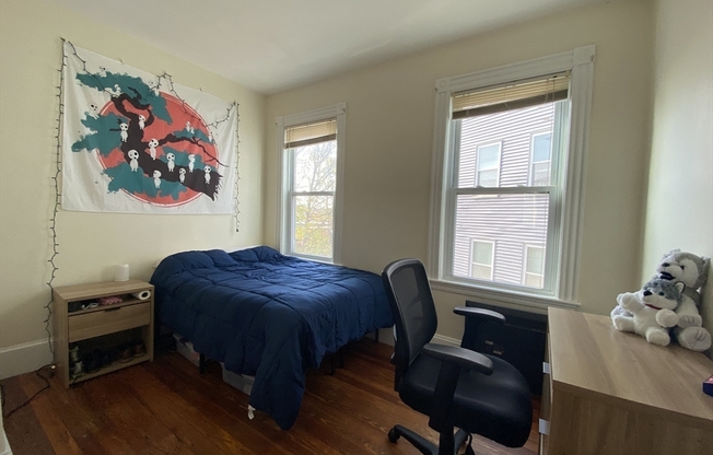 3 beds, 1 bath, $4,800, Unit 2