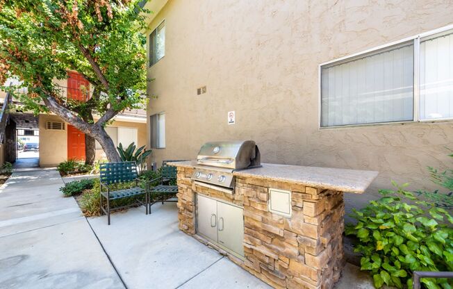 Luxury Apartments for Rent in Sherman Oaks CA - Parkview Terrace - Outdoor Grill and Two Chairs